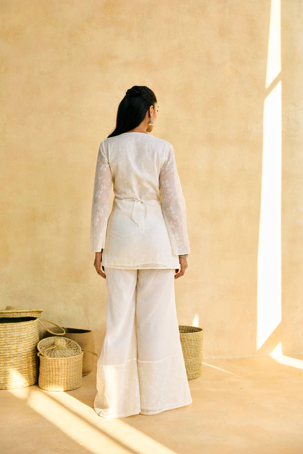 Isharaiya Tulip Embroidered White Kurta Set