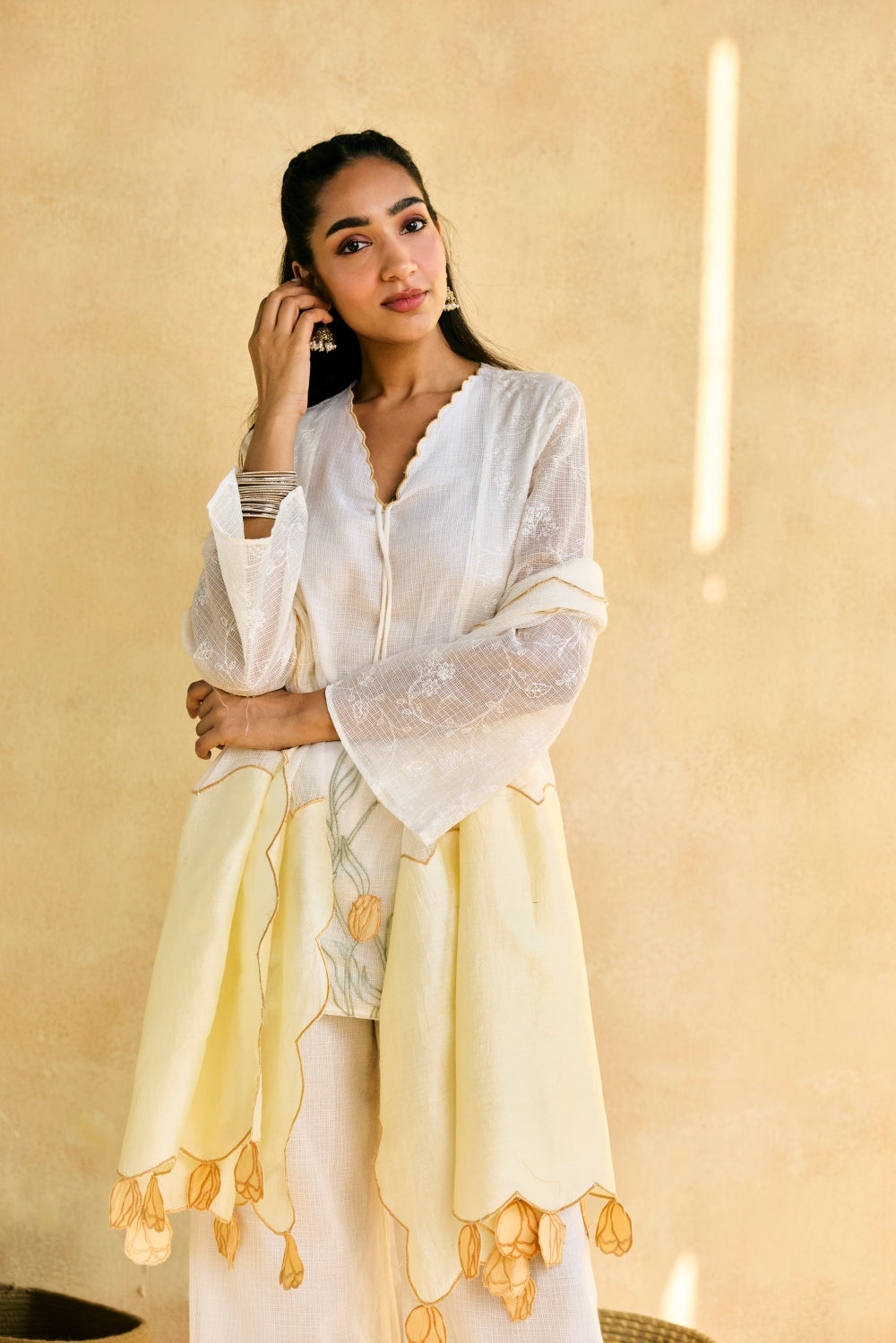 Isharaiya Tulip Embroidered White Kurta Set