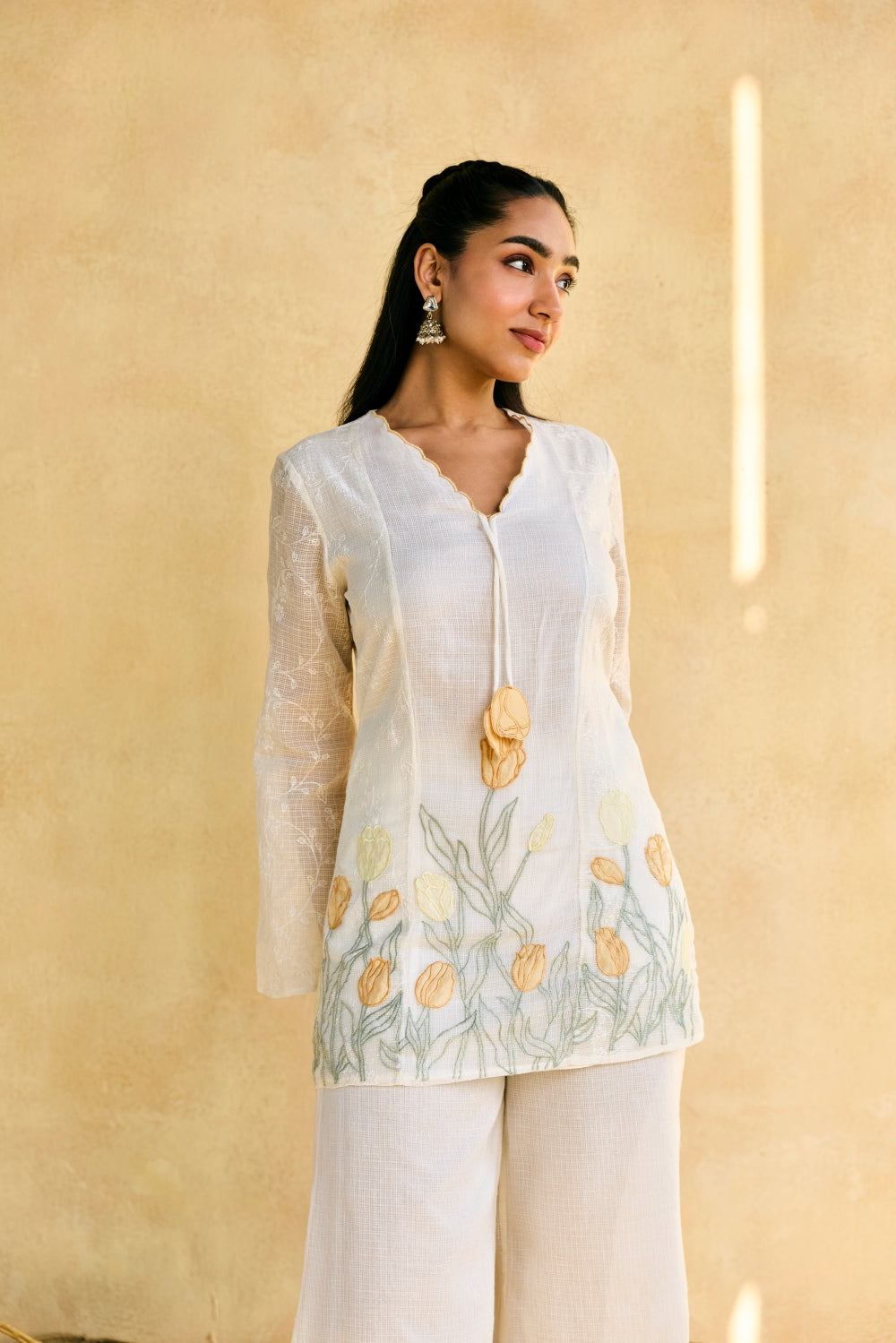Isharaiya Tulip Embroidered White Kurta Set