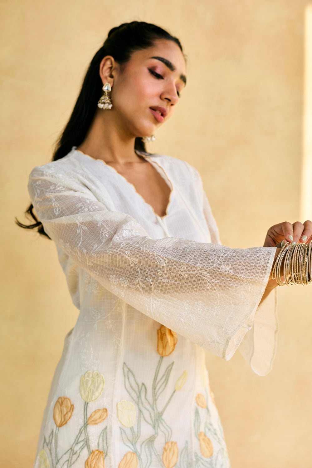 Isharaiya Tulip Embroidered White Kurta Set