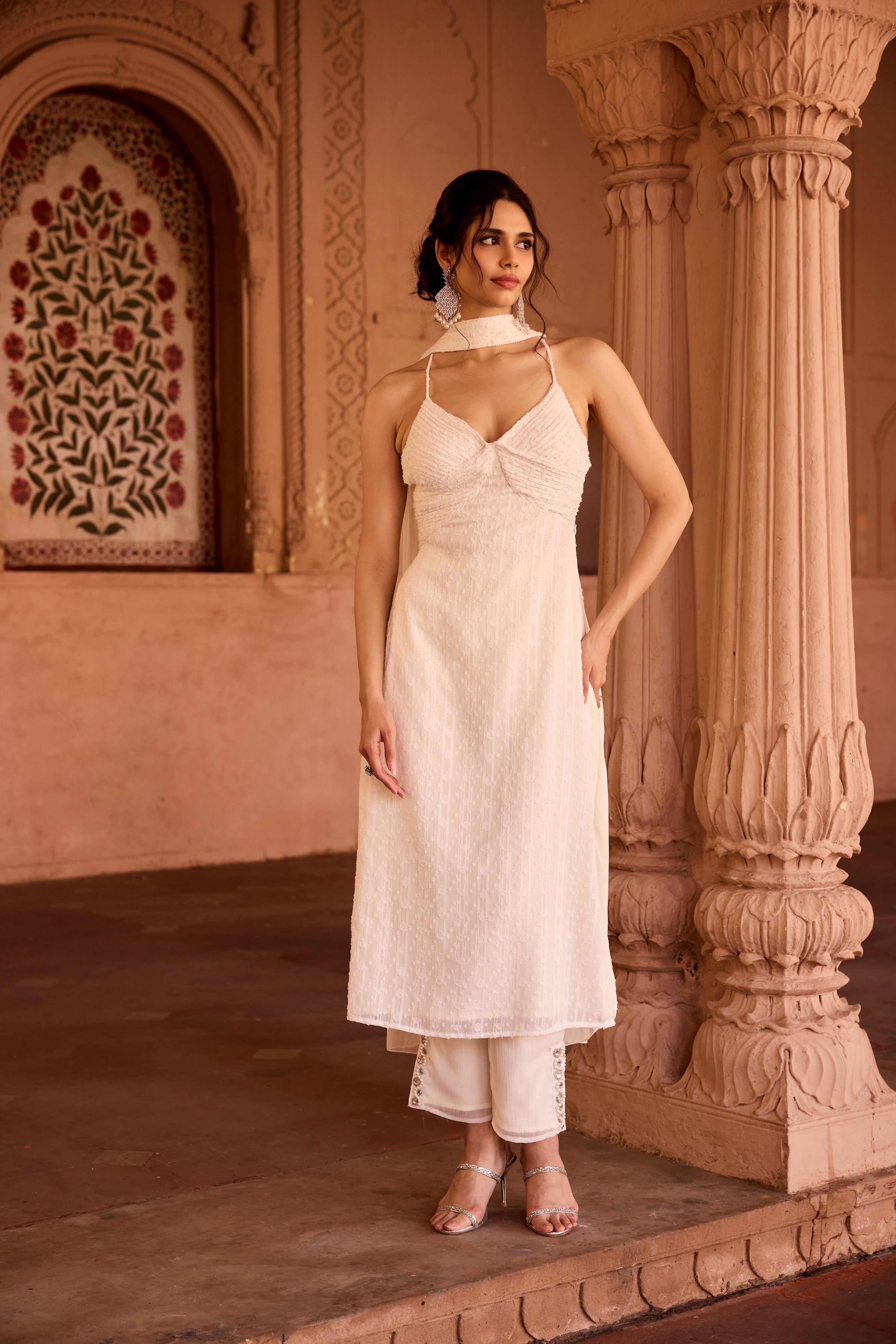 Shimaz White Sleeveless Kurta Set