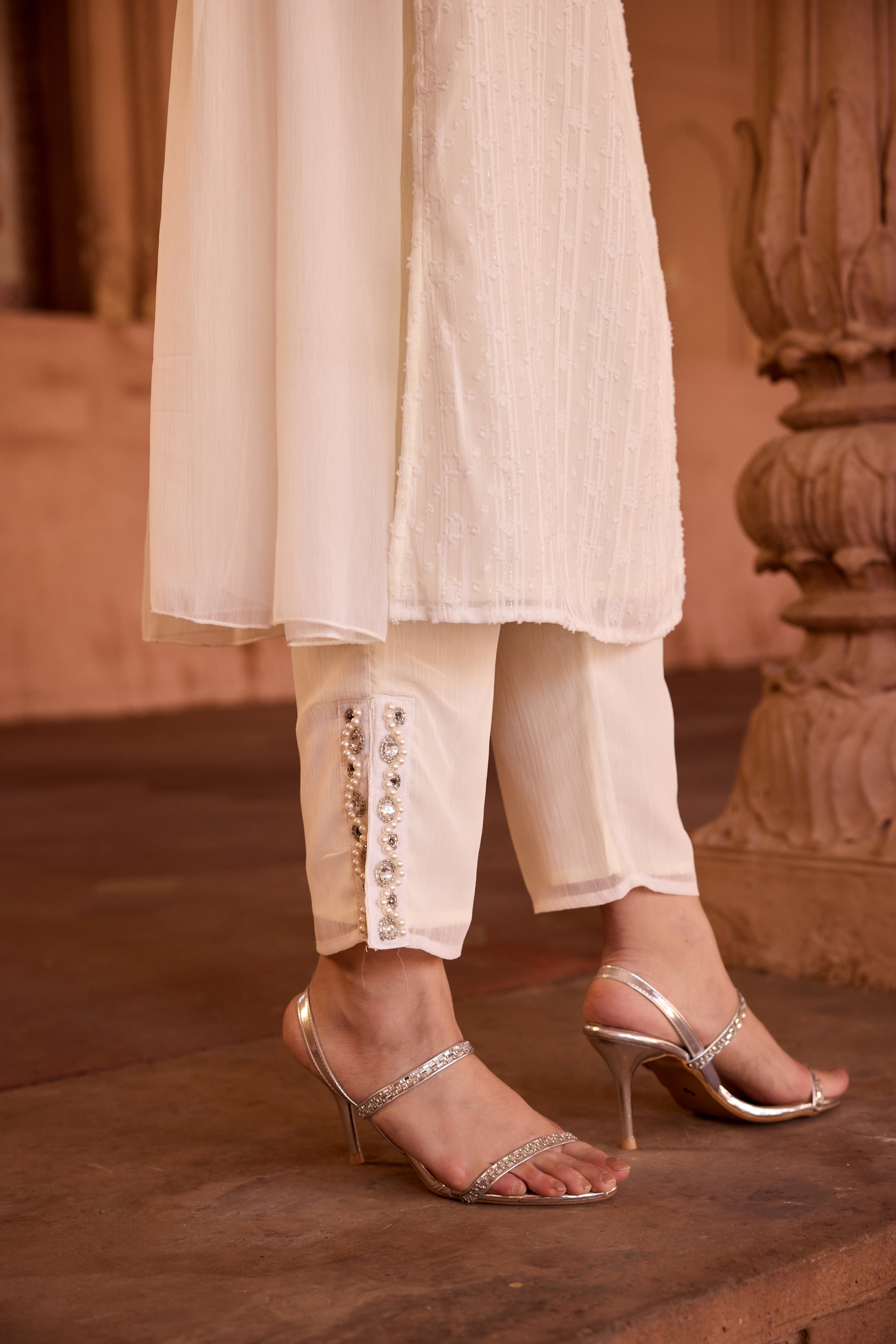 Shimaz White Sleeveless Kurta Set